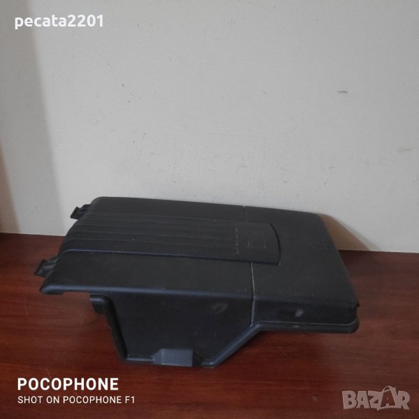 Продавам - оригинален капак над акумулатора за автомобили от ВАГ групата, снимка 1