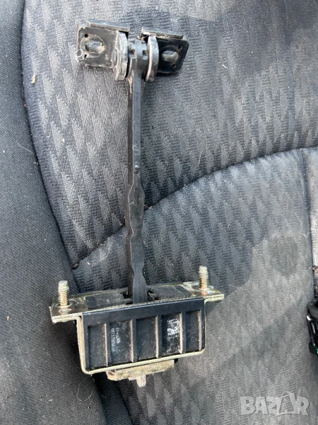 Обтегач за врата на Мерцедес Е класа W211, снимка 1