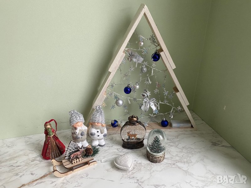 Коледна украса - Дървена Коледна Елха, Коледни играчки и Стъклена Сфера, снимка 1