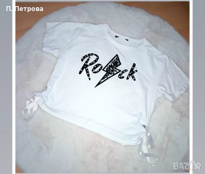 бяла къса тениска с панделки и надпис Rock с перли и камъчета, снимка 1