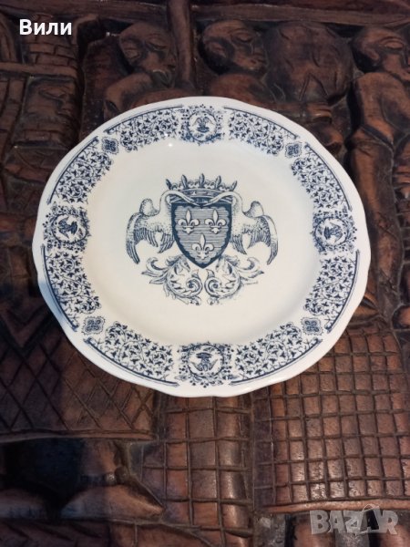 Старинна  френска чиния с герб, снимка 1