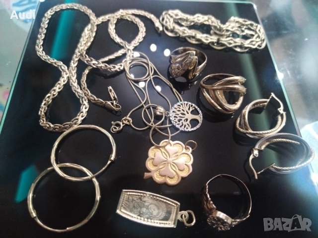 Комплект златни 14 карата ланец, колие, медалион, обеци, висулка, пръстен. 