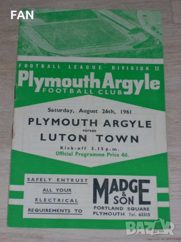 Лутън Таун оригинални футболни програми - Плимут 1961 и Манчестър Юнайтед 1984, снимка 2 - Фен артикули - 34641775