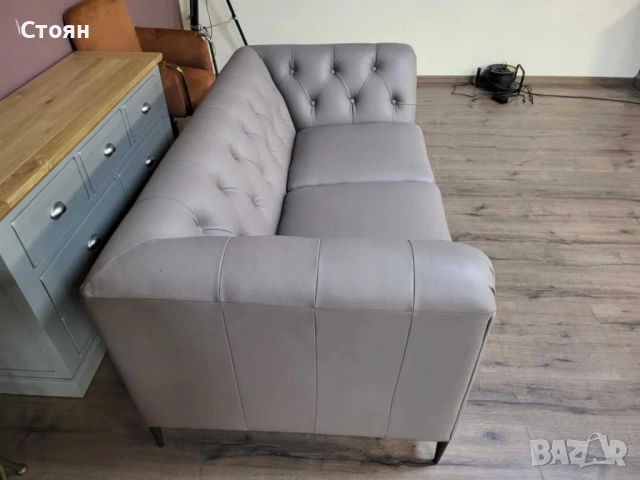 Сив кожен диван двойка тип Честърфийлд, снимка 12 - Дивани и мека мебел - 52825931