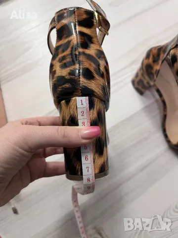Дамски леопардови обувки на ток, снимка 5 - Дамски обувки на ток - 49106460
