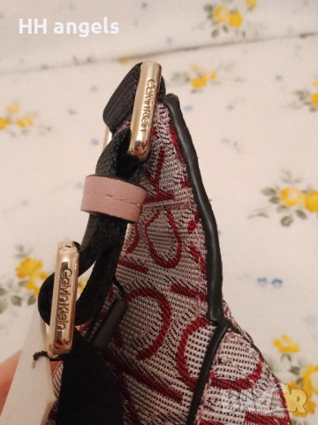 Calvin Klein чанта за кръст, снимка 6 - Чанти - 52682780