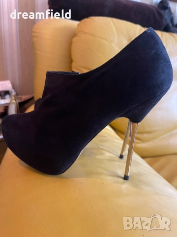 Черни обувки със златен ток, снимка 5 - Дамски обувки на ток - 52102384