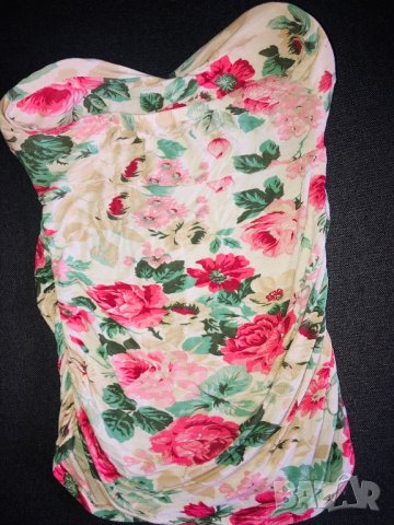 Красив топ, снимка 2 - Корсети, бюстиета, топове - 26997353