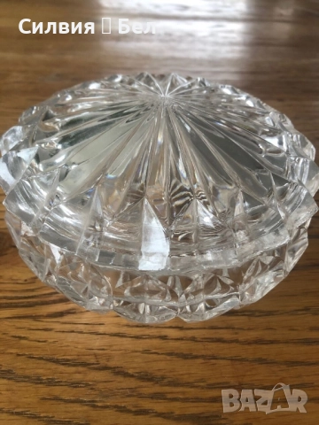 Кристална кутия с капак 