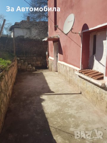 Двуетажна къща с двор и гараж с.Три Кладенци, снимка 4 - Къщи - 32238028