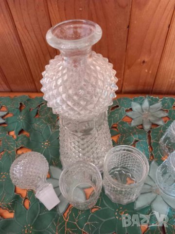 Гарафа, девет чашки и купичка за ядки релефно стъкло, снимка 7 - Други - 42035678