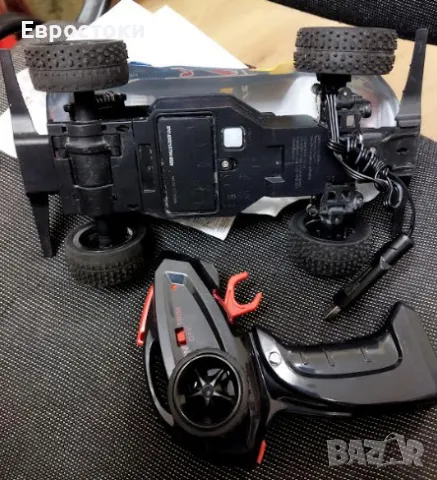 Радиоуправляема кола Carrera Red Bull Peugeot WRX 208 – Rallycross, снимка 8 - Коли, камиони, мотори, писти - 47501119