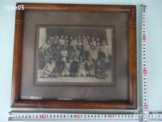Снимка стара в рамка на ученически клас