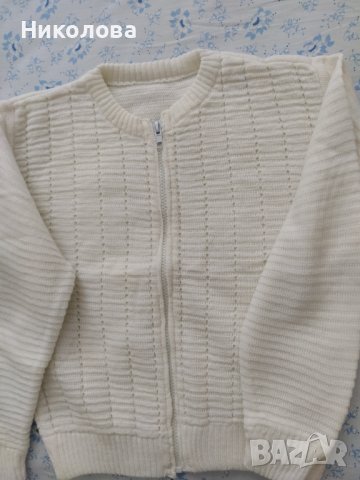 Бяла,плетена жилетка за момиче., снимка 1 - Детски пуловери и жилетки - 44060959