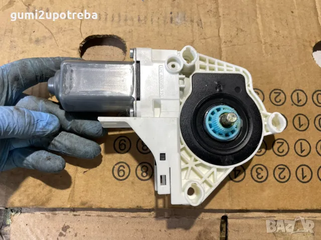 Моторче Стъклоповдигач Предна Дясна 8K0959802B Porsche Cayenne 3.0D 92A/2012г, снимка 2 - Части - 49549591