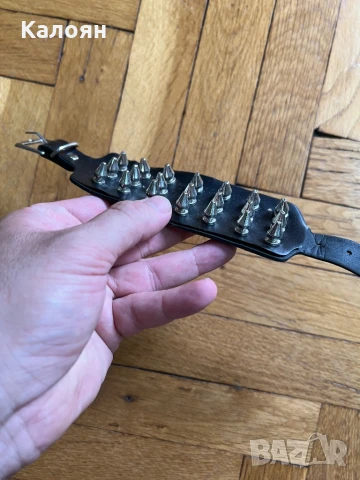 Кожена гривна със метални шипове и закопчалка , снимка 2 - Гривни - 50995494