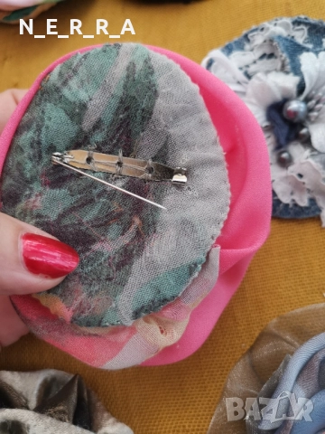 Дизайнерски брошки от плат, снимка 5 - Други - 51793616