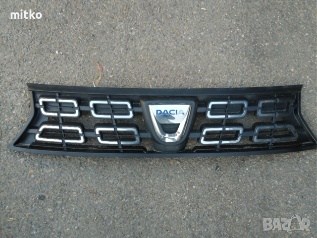 Решетка,преден капак  броня фарове Дачия Дъстър 