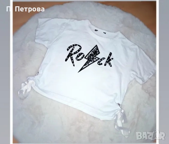 бяла къса тениска с панделки и надпис Rock с перли и камъчета