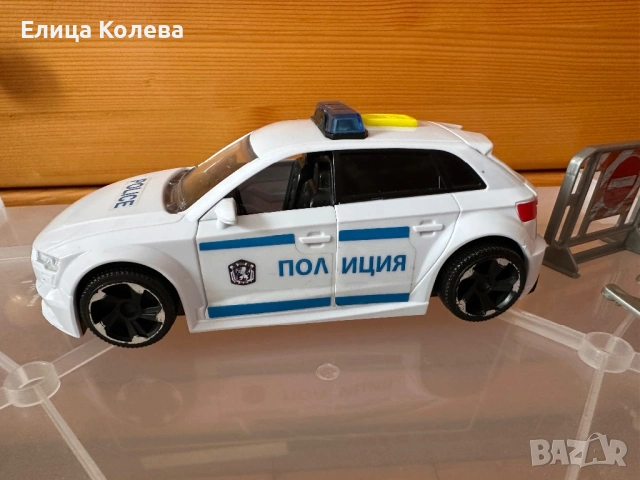 DICKIE SOS Полицейска кола със звук и светлина AUDI RS3, снимка 3 - Коли, камиони, мотори, писти - 53570609