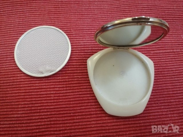 Стара пудриера от бял бакелит СССР. , снимка 5 - Колекции - 32371555