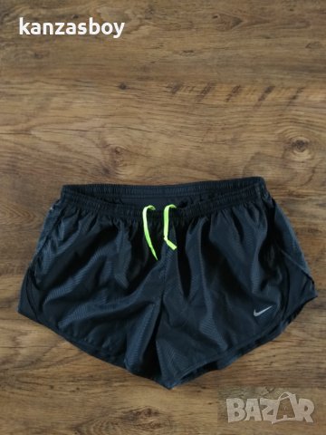 nike Modern Embossed Tempo Shorts - страхотни дамски шорти КАТО НОВИ, снимка 4 - Спортни екипи - 37552629