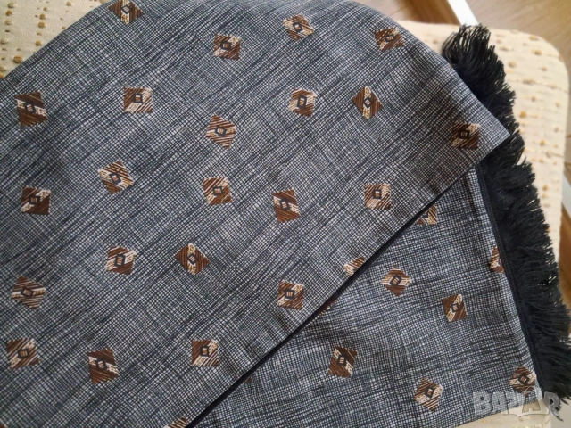 Дамски шал, снимка 3 - Шалове - 52739035