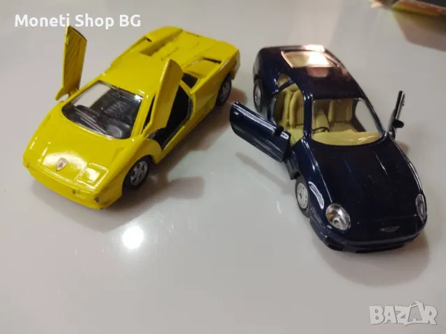 Два броя колички мащаб 1:42 