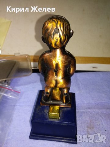 СУВЕНИРНА ФИГУРАЛНА КОЛЕКЦИОНЕРСКА ПЛАСТМАСОВА ГАЗОВА НАСТОЛНА ЗАПАЛКА ПИКАЕЩО МОМЧЕНЦЕ БЕЛГИЯ 41351, снимка 5 - Запалки - 43598383