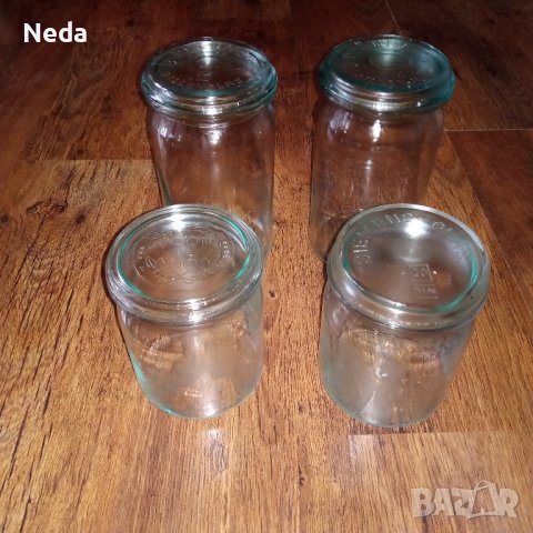 Стари стъклени буркани с капачки 