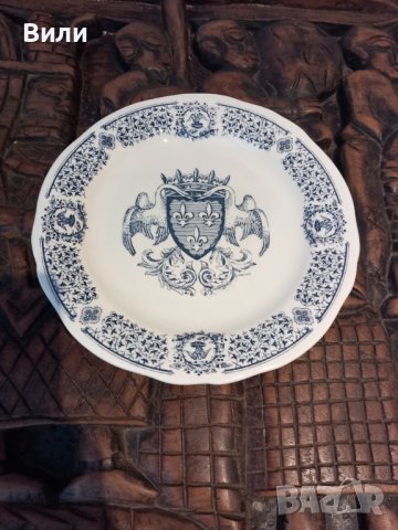 Старинна  френска чиния с герб