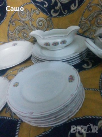 старинен сервиз супник,плоски ,дълбоки,десертни чинии, сосиера , снимка 2 - Сервизи - 35596776