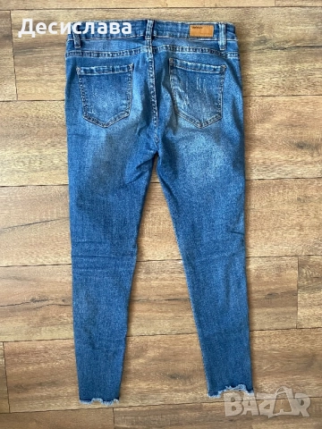 Дамски дънки M-L, снимка 2 - Дънки - 51555791