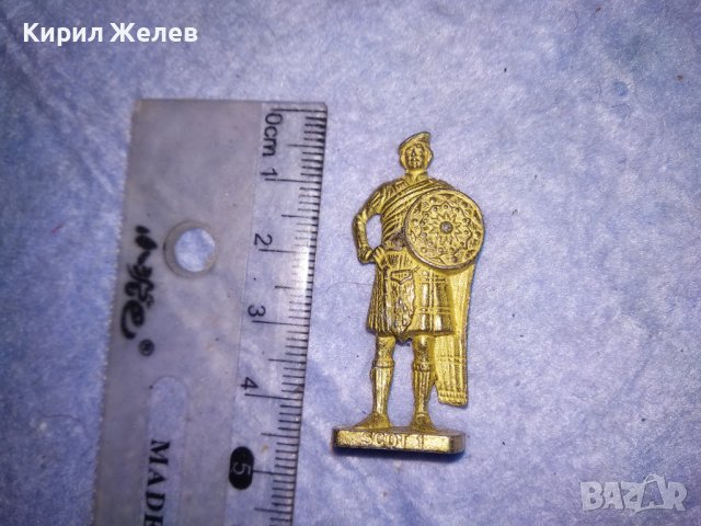 СТАРО МЕТАЛНО ВОЙНИЧЕ КИНДЕР - ШОТЛАНДЕЦ с ПОЗЛАТА РЯДКО За КОЛЕКЦИЯ 37109