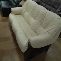 Кремав кожен диван с дървен обков - естествена кожа, снимка 3 - Дивани и мека мебел - 39676149