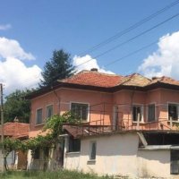 Къща в село Бежаново /ловешко/, снимка 2 - Къщи - 37845948