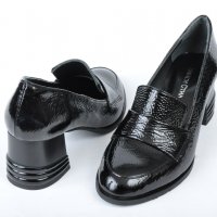 НОВО! Лачени дамски обувки с нисък ток, снимка 3 - Дамски елегантни обувки - 38547684