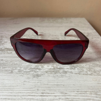 Червени слънчеви очила 😎, снимка 1 - Слънчеви и диоптрични очила - 44899018