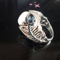 Дамски пръстен със сребърно покритие S925 - млечно бял камък и сини кристали, снимка 6 - Пръстени - 27525342
