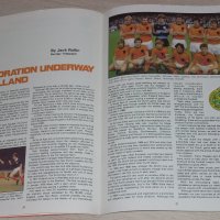 Англия - Холандия / Нидерландия оригинална футболна програма от 1982 г., снимка 9 - Фен артикули - 35173822