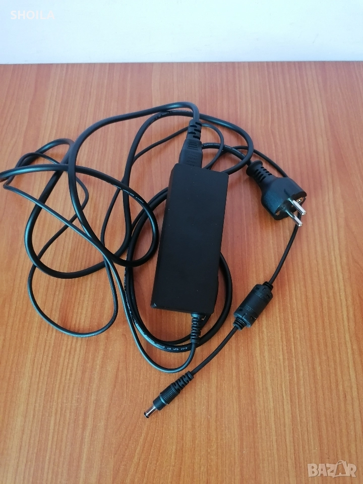 Зарядно 19v, снимка 1