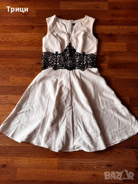 Бяла рокля с черна дантела, снимка 1