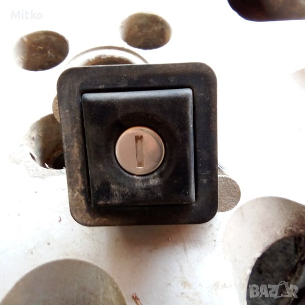 Патрон - Бутон Заден Капак За Фолксваген Пасат Б3 Комби 1991г / VW Passat B3 Combi 1991y, снимка 1