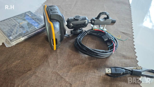 GPS Навигация Garmin Montana 600 със зареждаща стойка RAM монтаж, снимка 2 - Garmin - 52845635