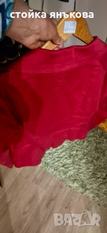Продавам дамско червено сако, снимка 7 - Сака - 50597380
