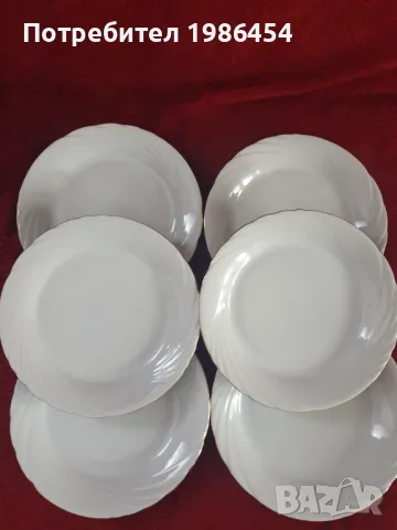 Чинии със златен кант. 