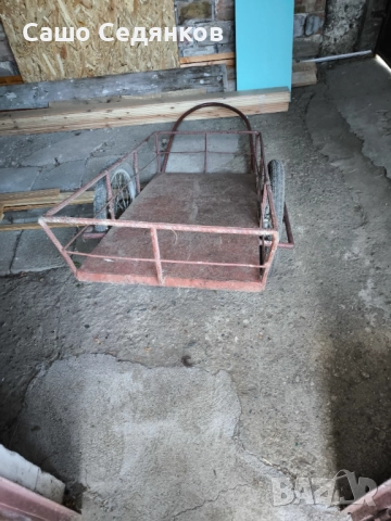 Ръчна метална количка с две гуми – здрава, за строителство или двор