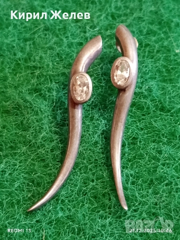 Елегантни сребърни обеци с нежна извивка и инкрустирани кристали 27231