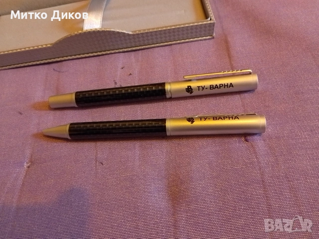 подаръчен комплект нов от две химикалки ролер и обикновена в под.кутия, снимка 2 - Други - 53566366