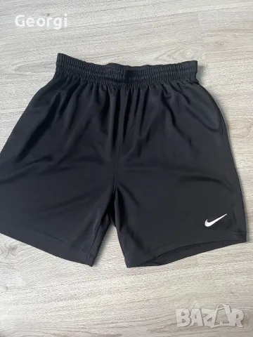 Nike къси панталони , снимка 1 - Къси панталони - 49578752